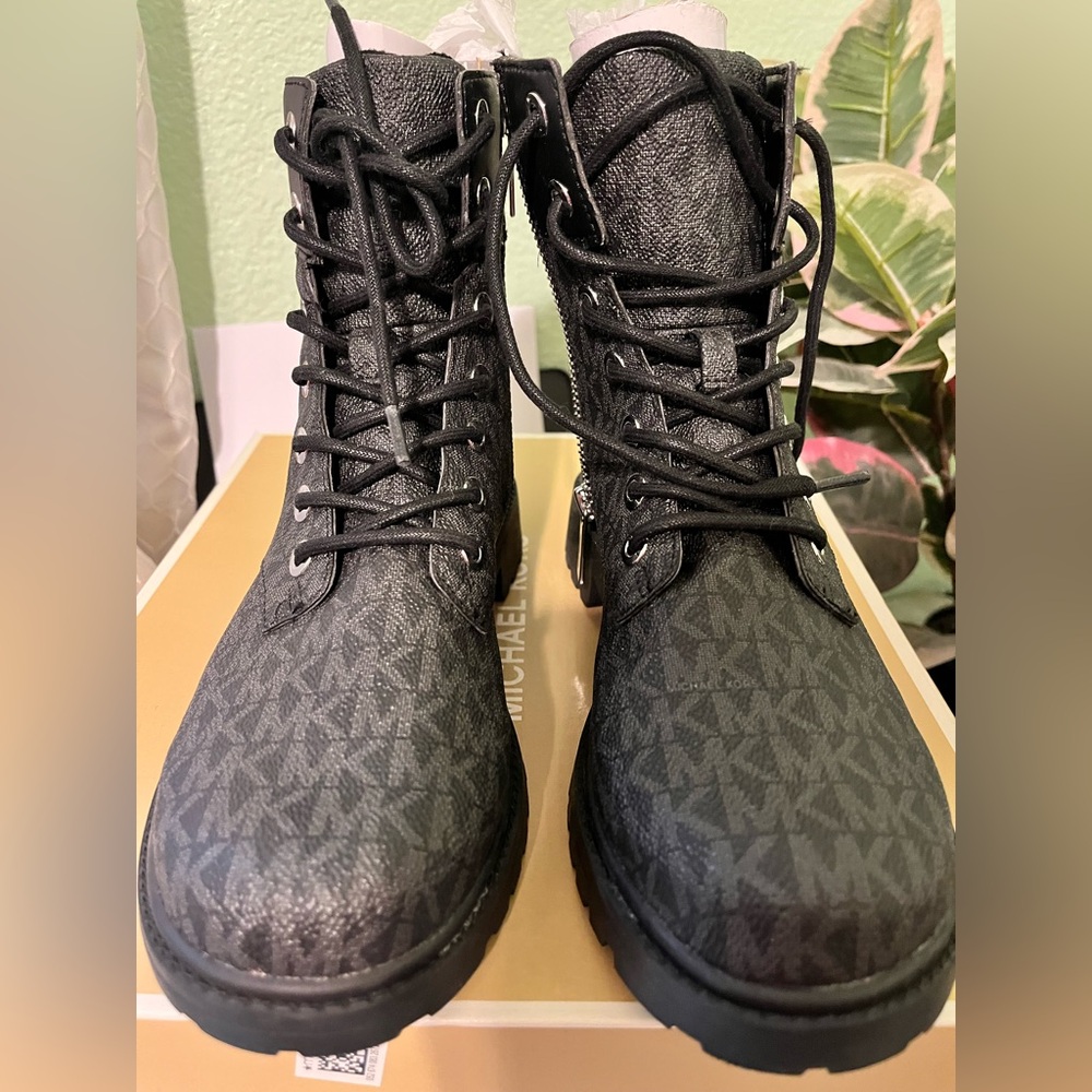 NWB Michael Kors Charcoal Lace-Up Boots